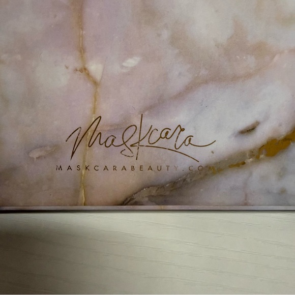 Seint (formally Maskcara) 8 tin 2 layer highlight and Contour Palette Maskcara - Picture 3 of 5